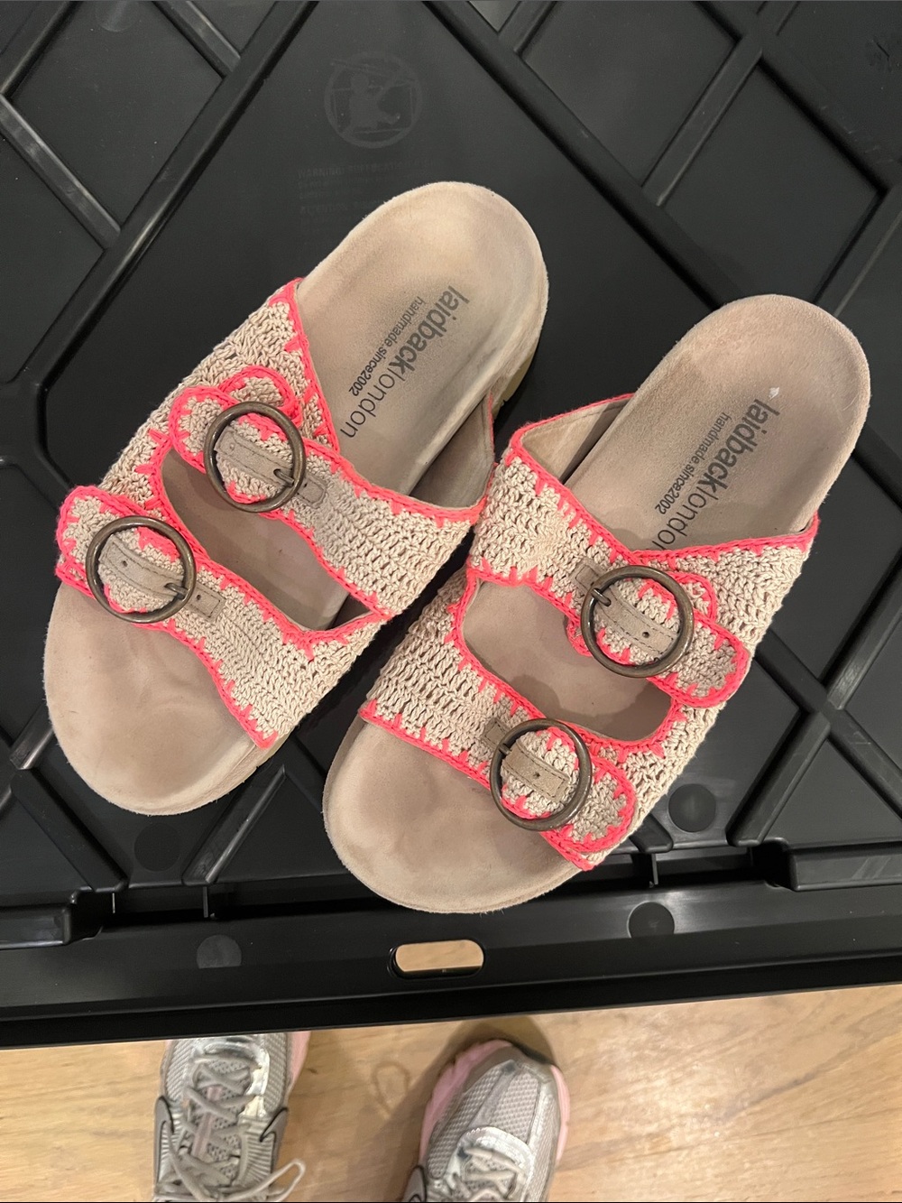 Laidback London Beige Crochet suede footbed Slide Sandals with Pink Trim sz 40